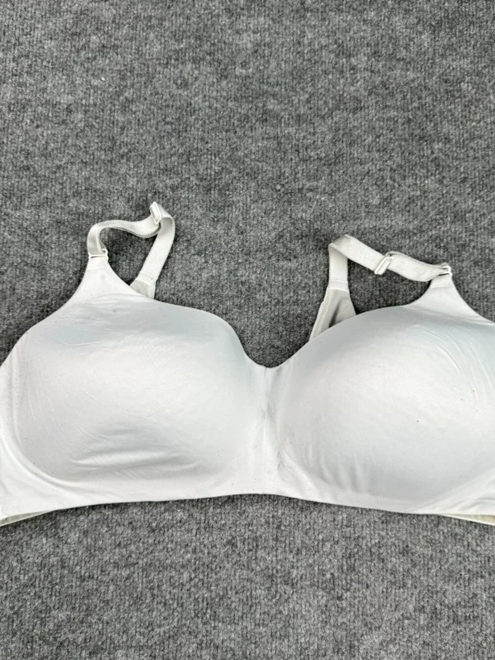Torrid Curve 44D Bra Wire Free 360 Back Smoothing Everyday Gray White Stain Wear